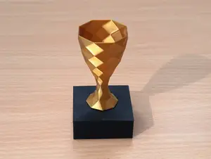 minimalistic small trophy (vase mode)