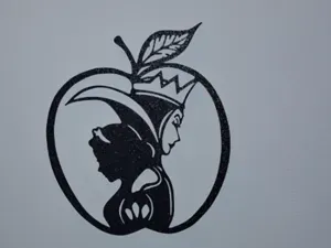 Poisoned Beauty – Snow White & Queen Silhouette