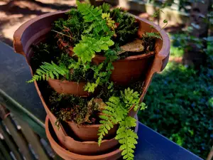 Multi-tiered broken flower pot