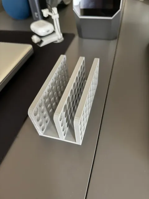 Verticalstand MacBookPro2012 and iPadAir 5 — Image 3 of 5