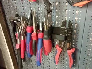 Zangenhalter für Küpper Werkzeugwand/ Lochwand