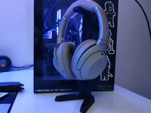 Slim end clean headphone stand