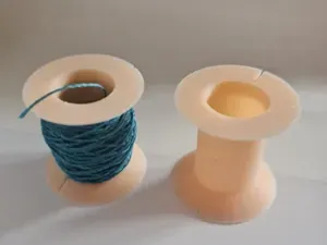 Bobine pour fils ciré