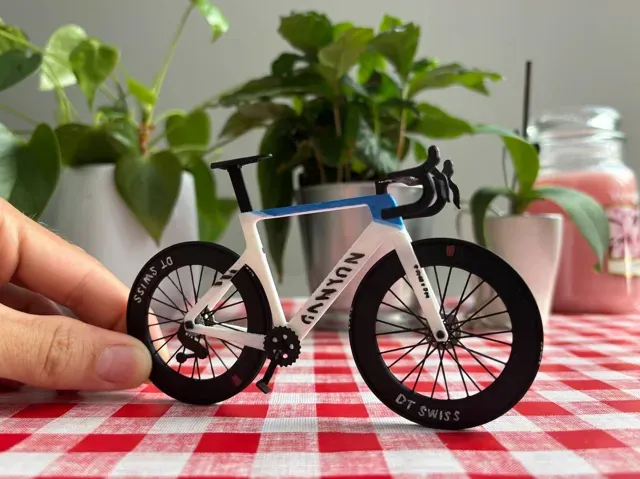 Aero Road Bike Snap-Fit Model