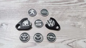 Keychain for 1€ + Coins with car logos