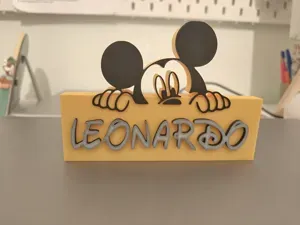 Scritta Leonardo per scrivania
