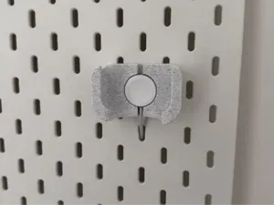AirPods Pro dock for Ikea Skadis (T-Clip mount)
