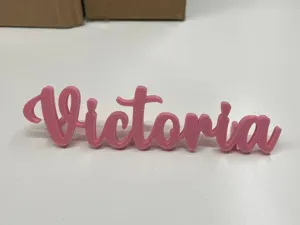 Topper frontal con el nombre de Victoria