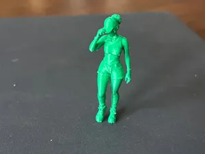 1/35 diorama miniature - gardening lady standing