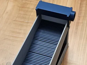 Mini sluice box for gold prospecting
