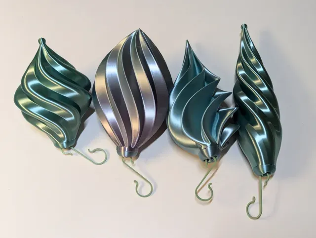 Christmas ornaments — Image 2 of 8