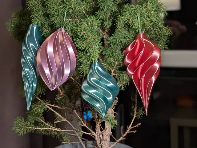 Christmas ornaments — Image 4 of 8