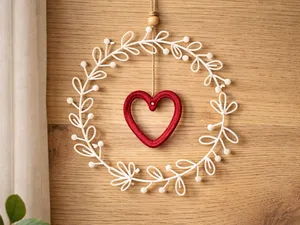Frühlings und Valentinstagdeko Ring mit rotem Herz