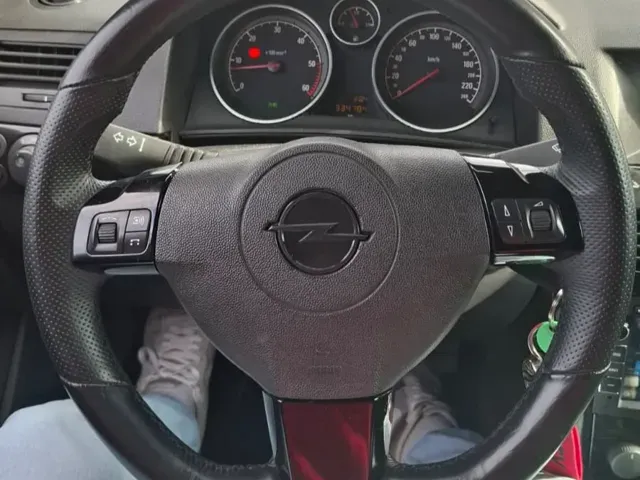 Opel Astra H - Steering Wheel Logo / Emblem