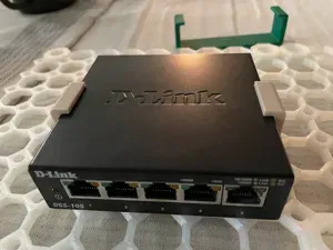 D-link 5 port Switch DGS-105 Multiconnect Bracket