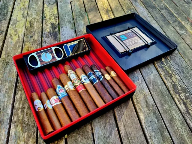 Carbon Humidor - Minimalist Cigar Case — Фото 3 из 8