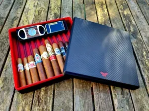 Carbon Humidor - Minimalist Cigar Case