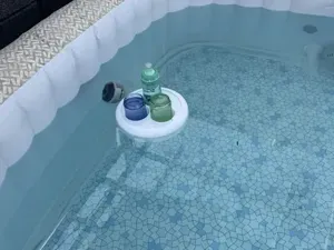 Schwimmender Getränkehalter für Pool & Whirlpool