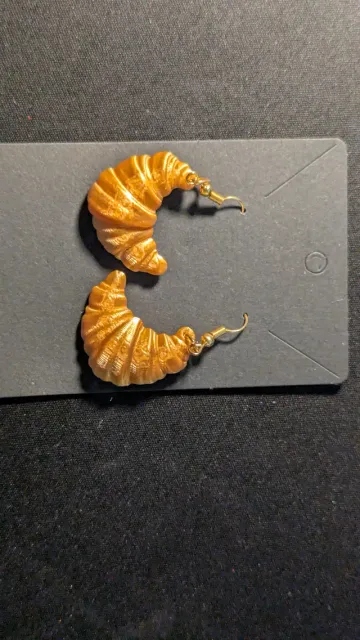 Golden Café Croissant Earrings — カフェクロワッサン — Фото 2 из 6