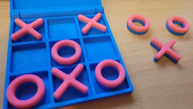 Portable Tic Tac Toe Board with Hinge and Snap Close Box — Фото 10 из 10