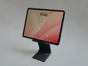 Tall tablet / iPad stand