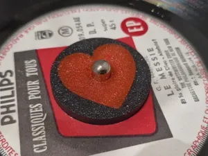 Vinyl Adapter 45 RPM (7") Heart