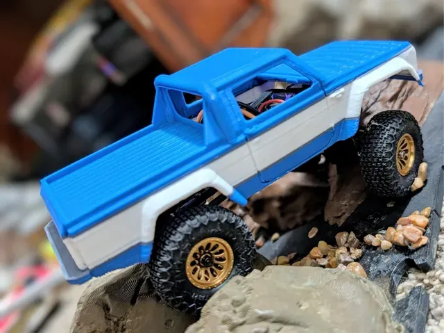 1/30 1980s Square Body Truck With Interior SCX30