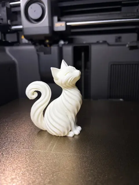 Elegant Spiral Cat – Modern Cat Sculpture — Фото 2 из 5