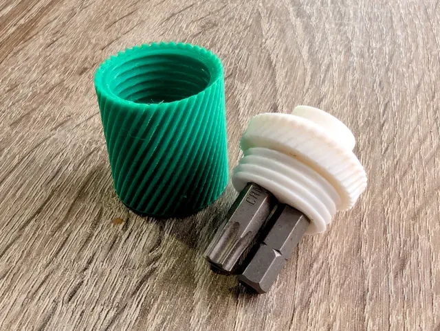 Mini screw cap 5-bit magnetic keyring screwdriver — Image 3 of 5