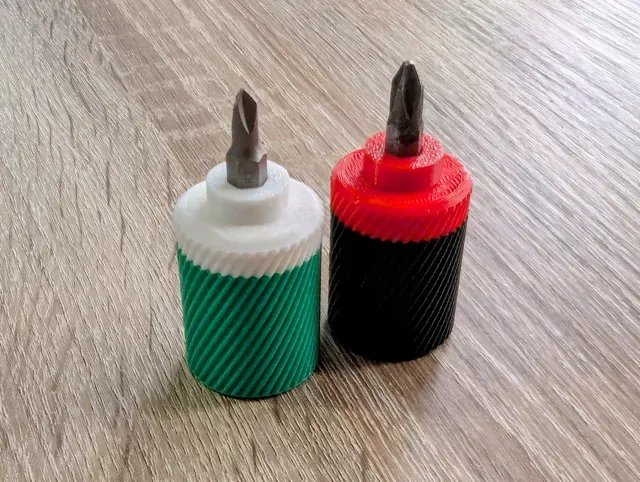 Mini screw cap 5-bit magnetic keyring screwdriver — Image 2 of 5
