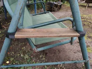 A hugging attachment for a shelf on a garden swing