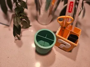 Question Mark and green pipe pen storage Multipart