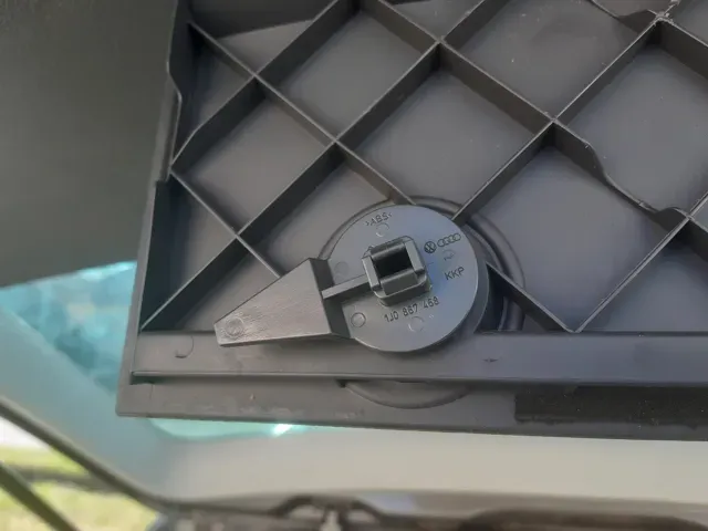 VW Touran T1 back door latch — Image 3 of 4