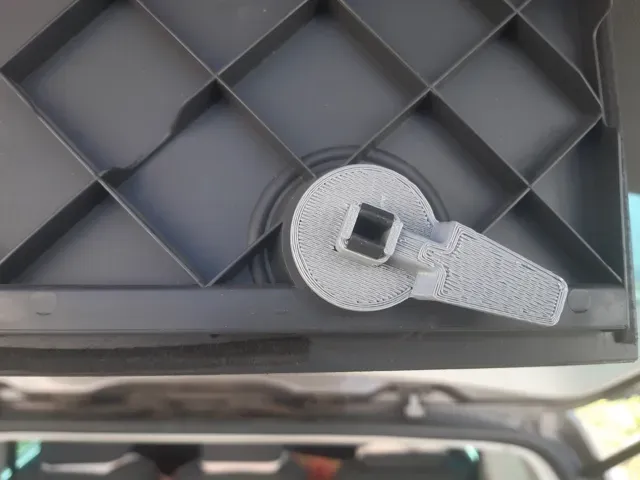 VW Touran T1 back door latch — Image 2 of 4