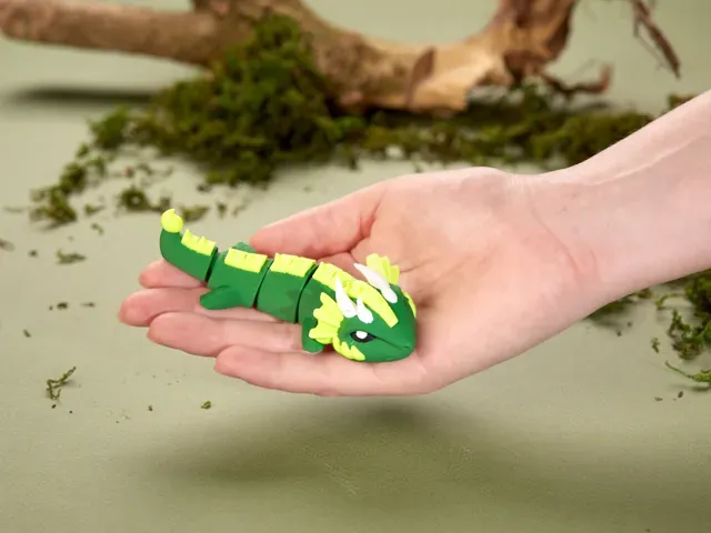 Poison Dragon - Articulated Figure Keychain — Image 6 of 7