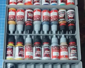 Gridfinity Paint Storage and miniature lid.