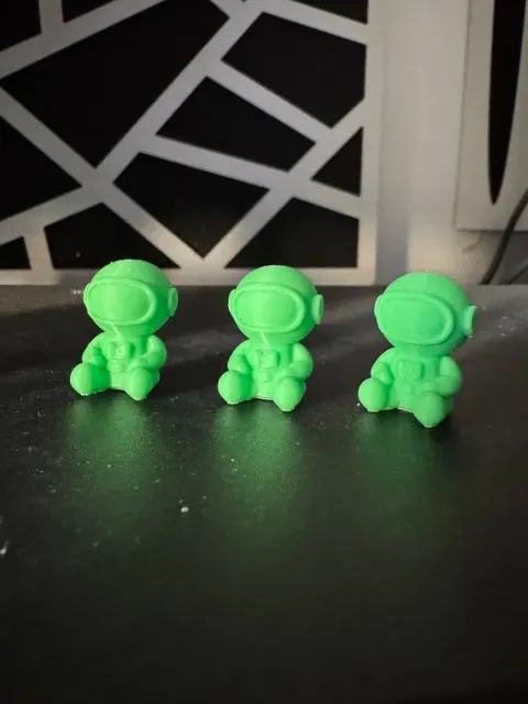 Mini Astronaut – Your Pocket-Sized Space Companion — Image 7 of 8
