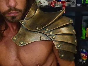 STATIC Shoulder Pauldron – WEARABLE Cosplay Armor