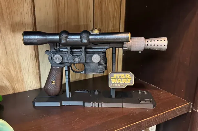 DL-44 Blaster Stand — Фото 2 из 4