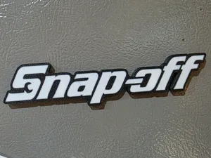 Snap-off toolbox badge
