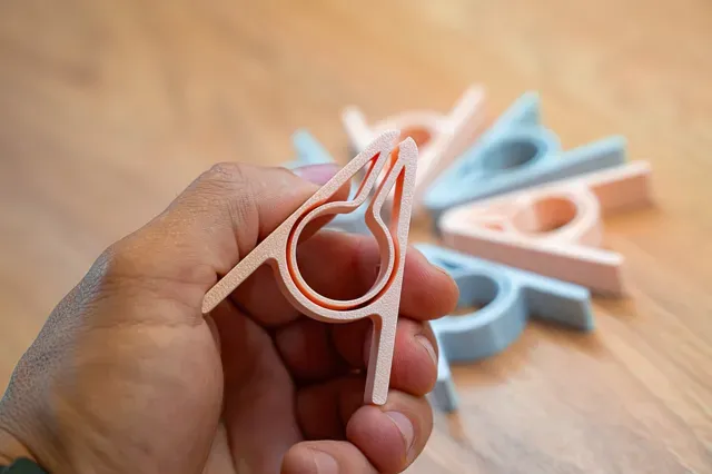 Clothesline Clip - Springless Laundry Peg — Image 16 of 16
