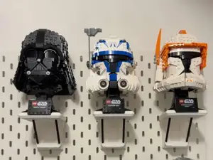 LEG0 helmet wall mount, (IKEA skådis or wall)