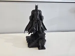 Batman auf rooftop Podest