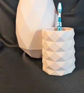 Low Poly Toothbrush Cup