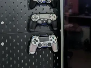 DualShock 4 Wall Clip (Skadis & Screw Versions)