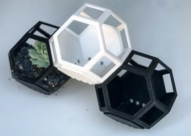 Plantygon - Modular Geometric Stacking Planter — Image 8 of 9