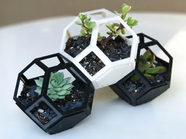 Plantygon - Modular Geometric Stacking Planter — Image 3 of 9
