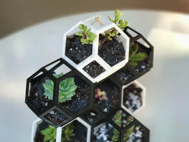 Plantygon - Modular Geometric Stacking Planter — Image 2 of 9