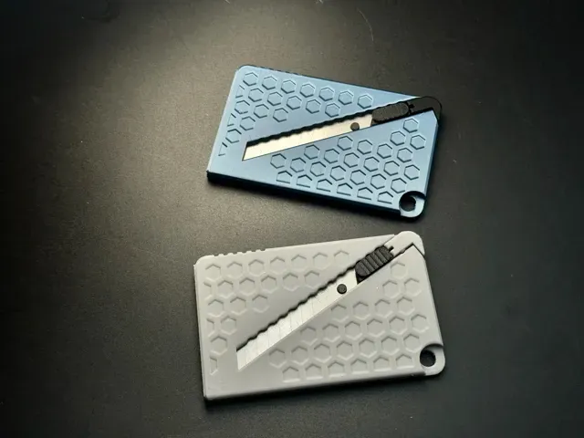 Credit Card-Sized Utility Knife - 9mm Blades — Image 3 of 4