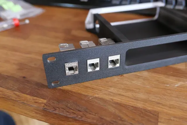 Unifi Cloud Key Gen 2 Rack Mount / Keystone — Фото 13 из 15